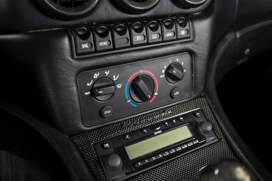 Детали интерьера Ferrari 550 Maranello 2000 года  (фото 59 из 112)